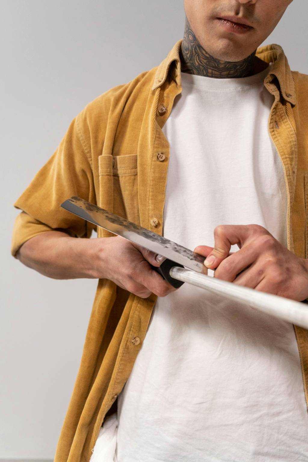 Les 7 erreurs à éviter avec ses couteaux de chef pour les garder affûtés plus longtemps